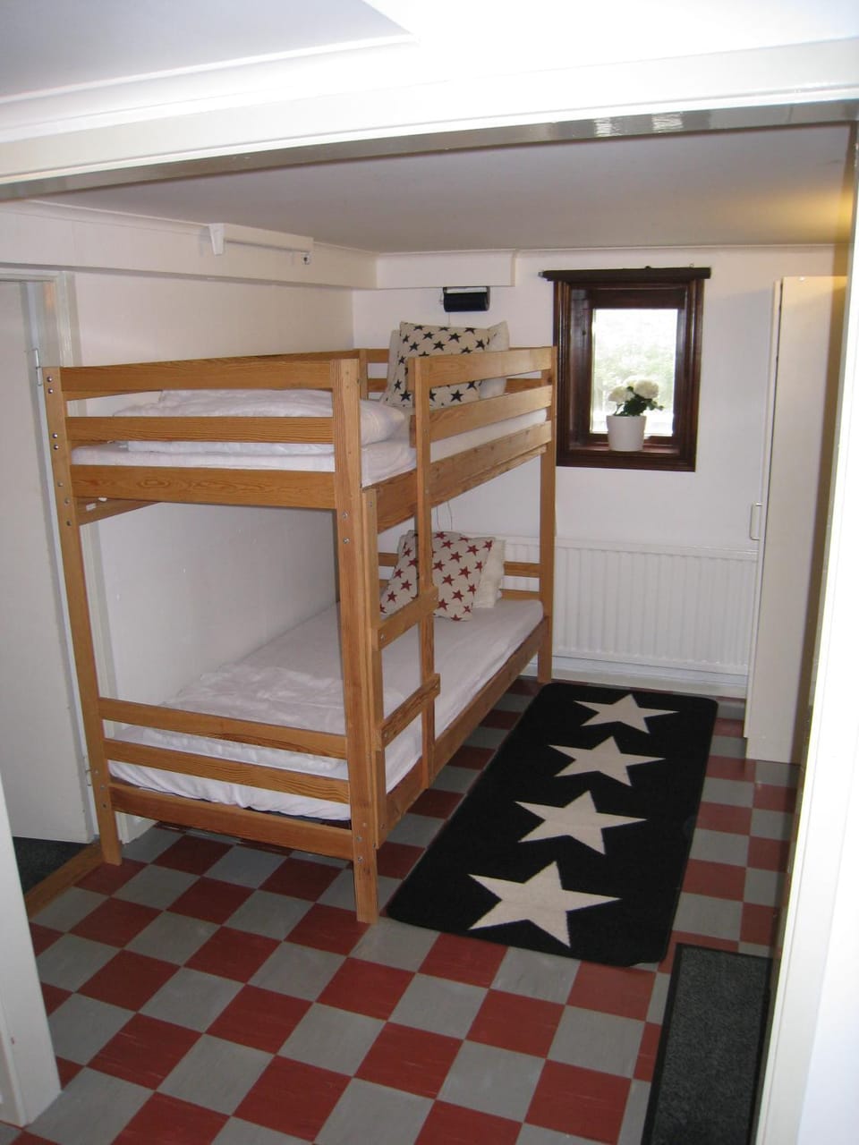 Bedroom, bunk bed