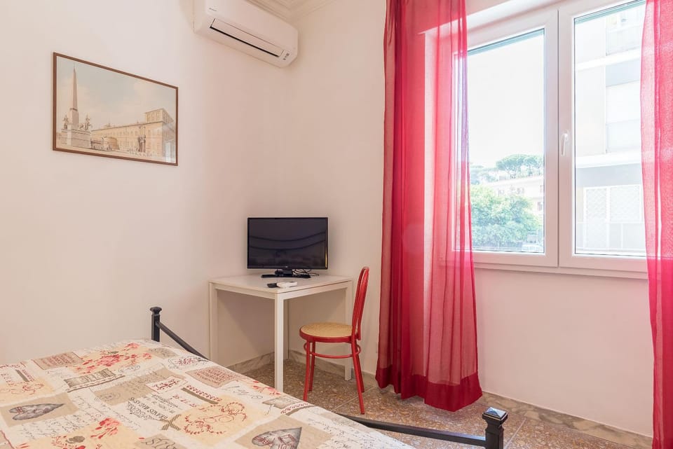 Red & White Vatican Apartment Apartment in Rome