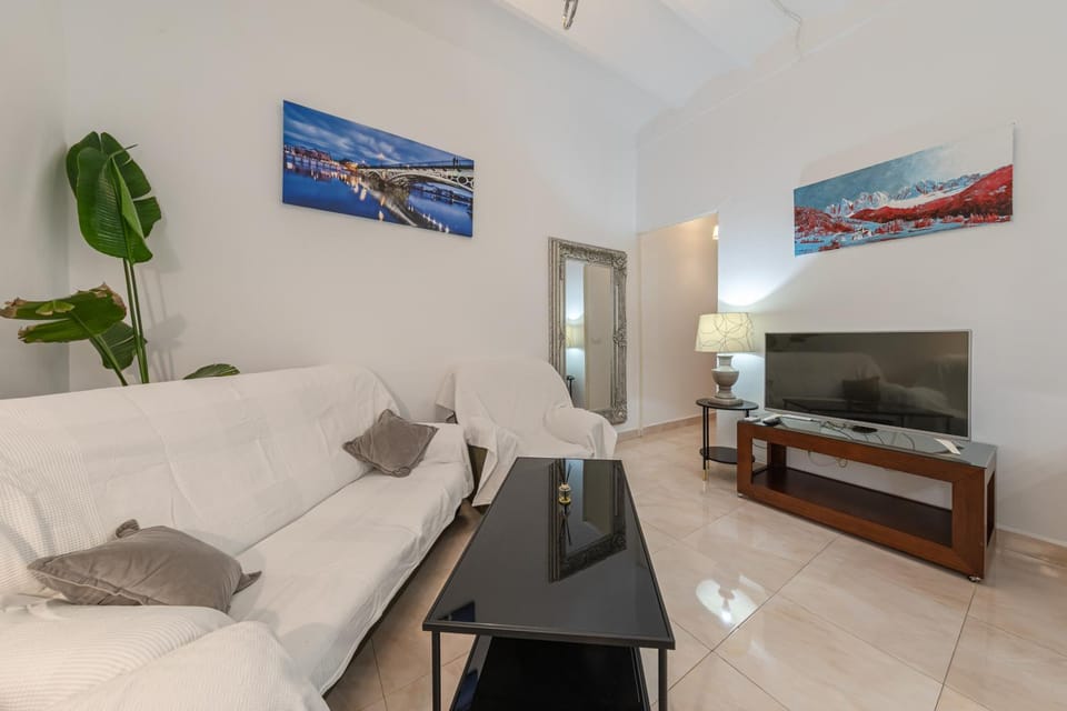 Communal lounge/ TV room, TV and multimedia, Living room