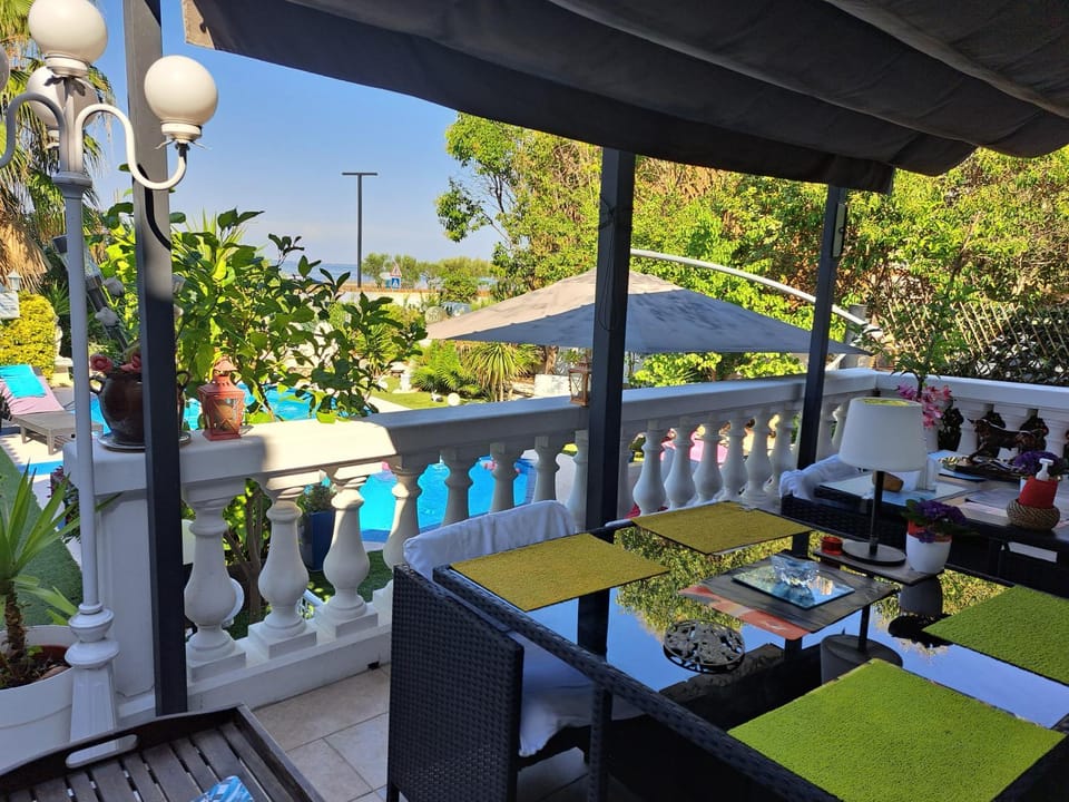 SUITE-Junior -Villa HÉLÈNE - Montpellier Sud - aéroport- PISCINE Privée-2mn des plages House in Mauguio