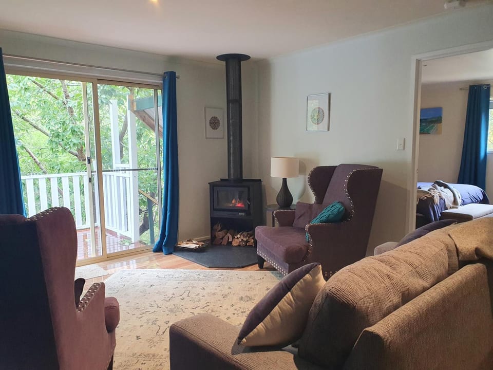 TV and multimedia, View (from property/room), Balcony/Terrace, Living room, Photo of the whole room, Seating area, Garden view, fireplace, air conditioner