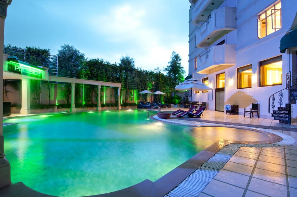 Swimming pool