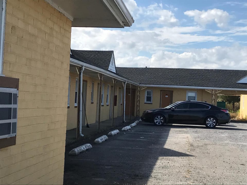 Luxury Inn Hotel in Pleasantville