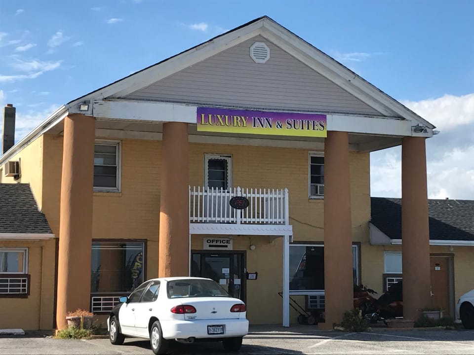 Luxury Inn Hotel in Pleasantville