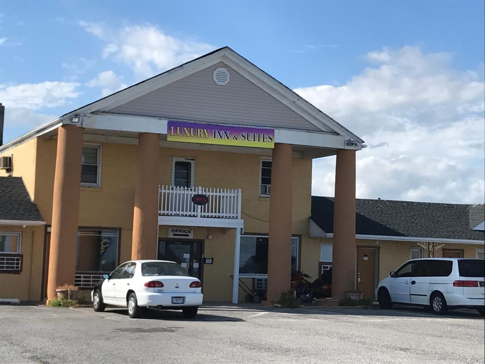 Luxury Inn Hotel in Pleasantville