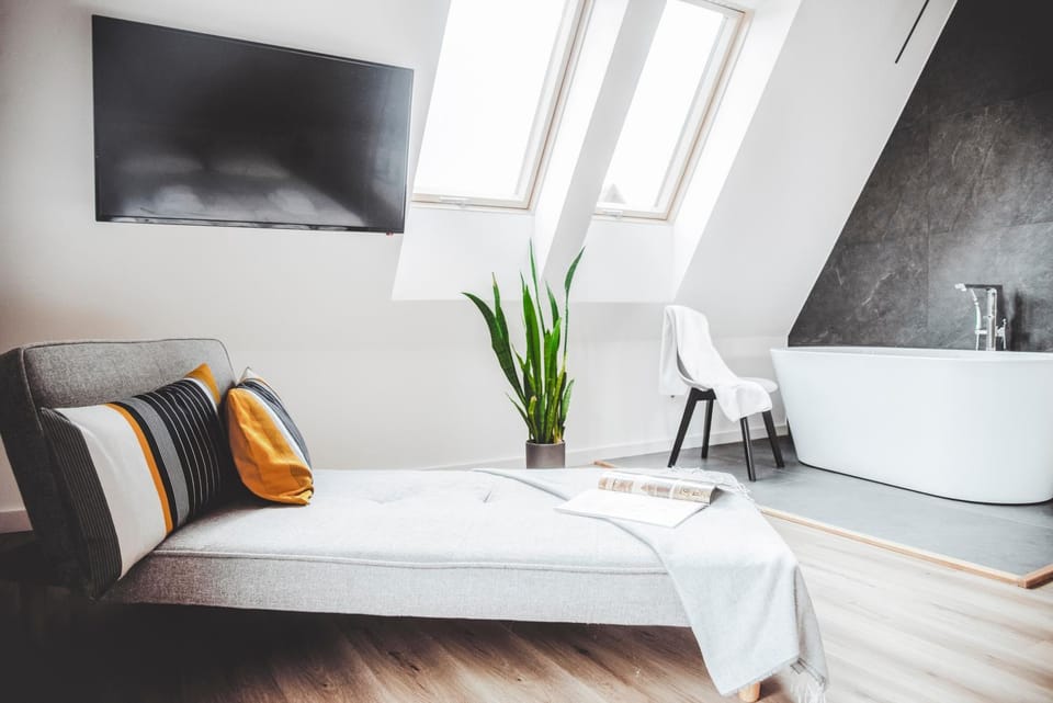 Photo of the whole room, Bedroom, Bath