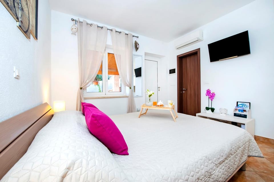Bed, TV and multimedia