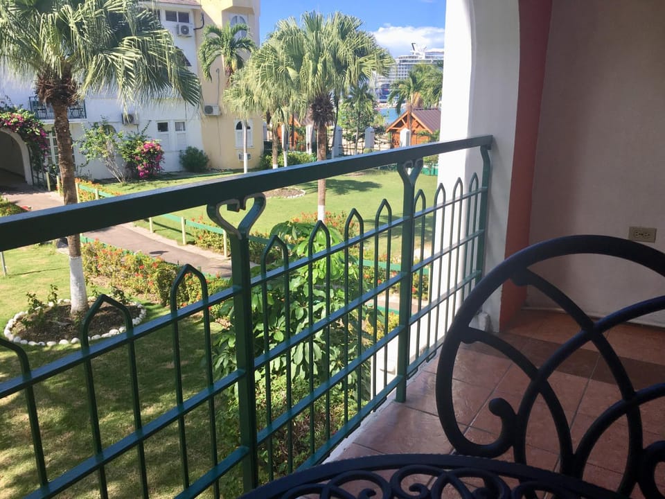Castle by the Shore Apartment in Ocho Rios