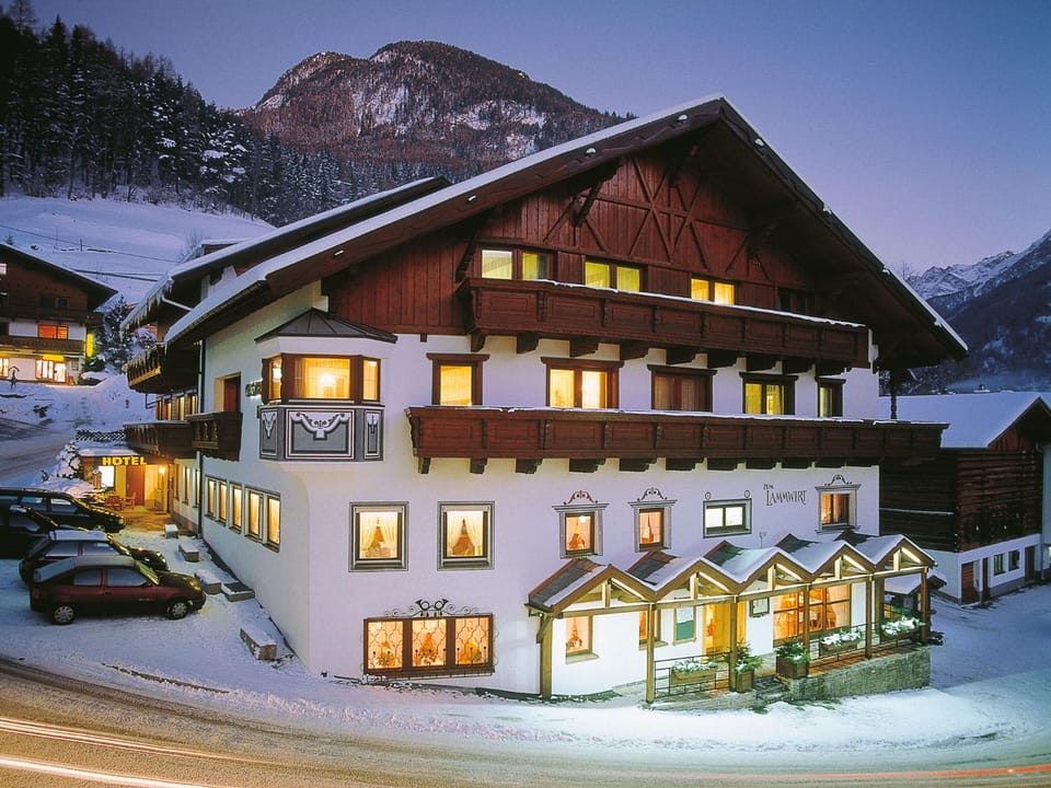 Facade/entrance, Winter