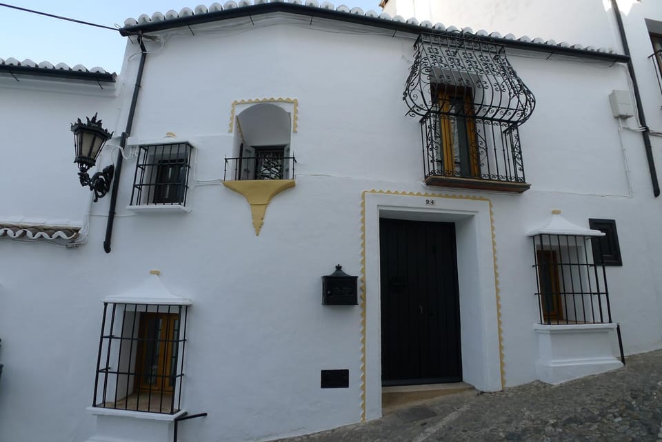 Property building, Facade/entrance, Lobby or reception, Street view