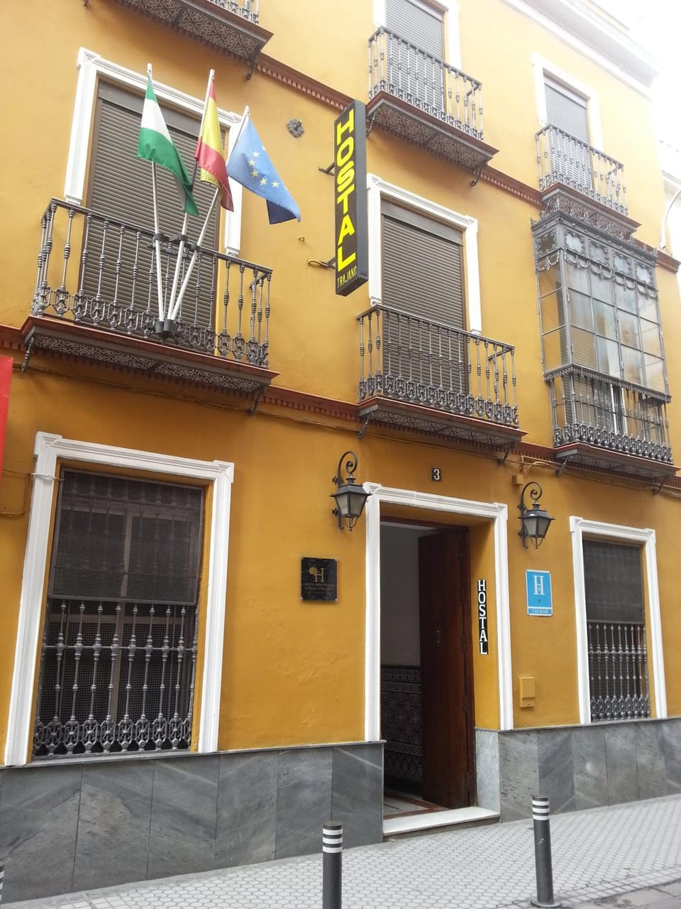 Facade/entrance