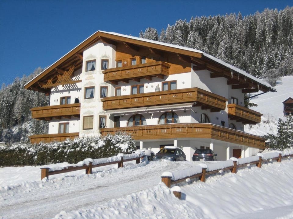 Property building, Facade/entrance, Winter
