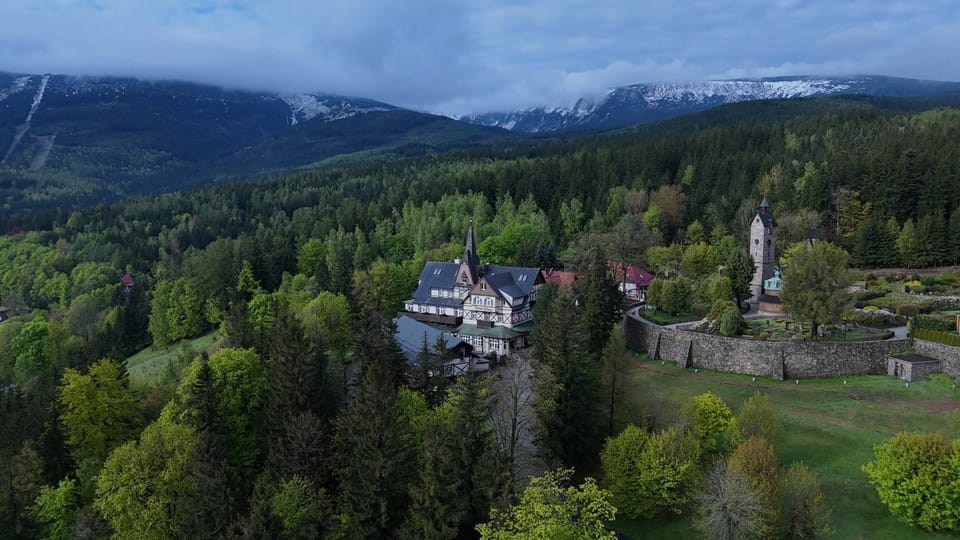 Property building, Bird's eye view, Landmark view, Mountain view
