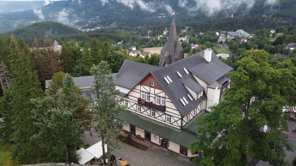 Property building, Bird's eye view, Mountain view