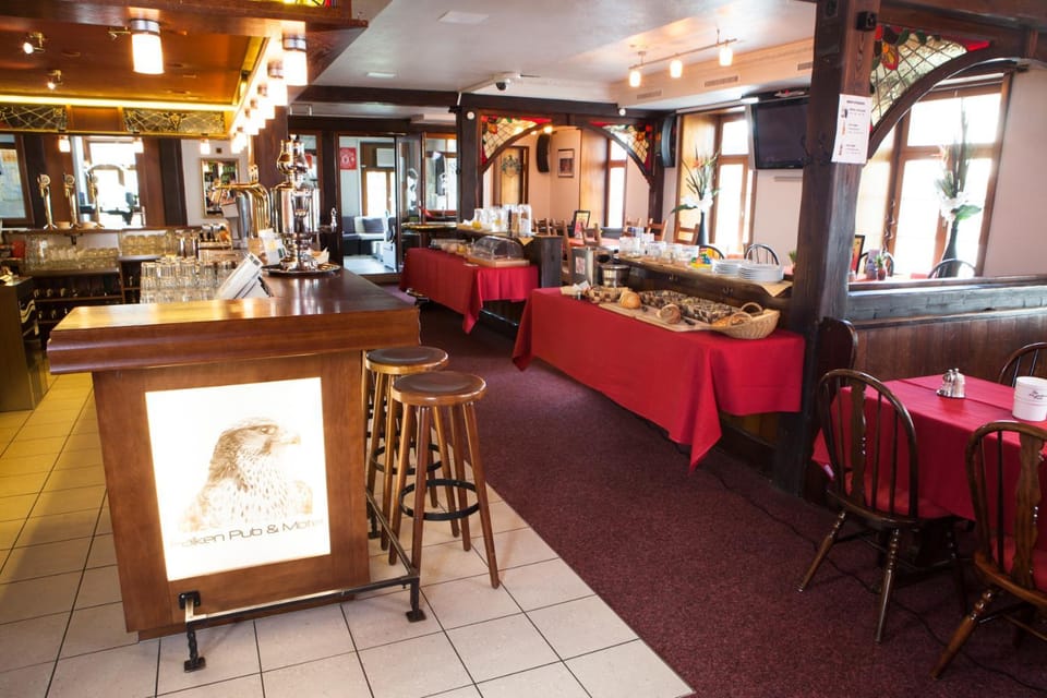 Restaurant/places to eat