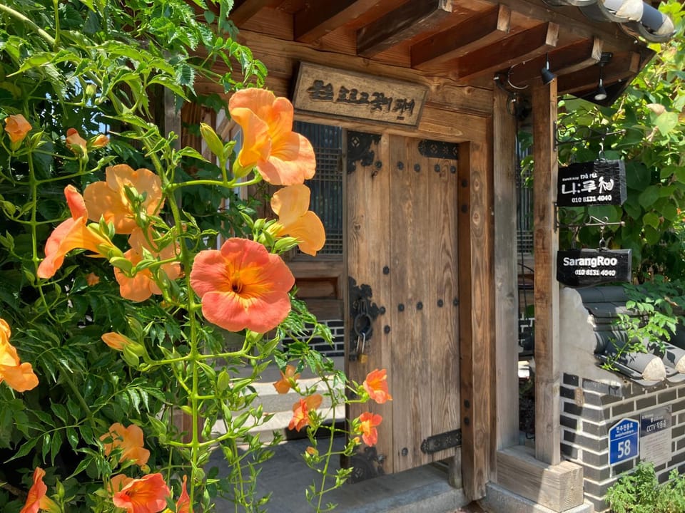 Property building, Facade/entrance, Garden, Garden view