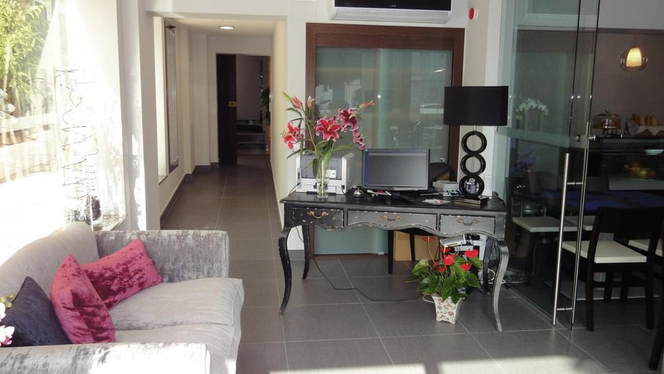 Day, Lobby or reception, Seating area, Dining area