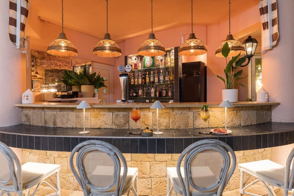 Lounge or bar, Drinks