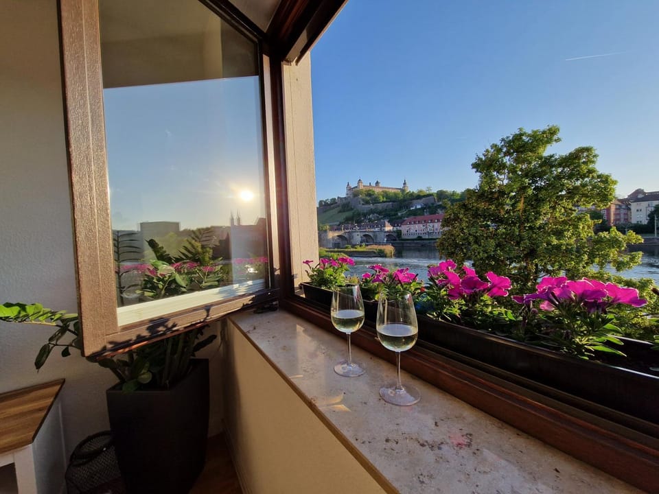 Living room, Landmark view