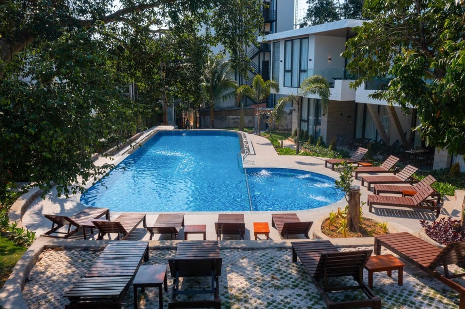 Swimming pool