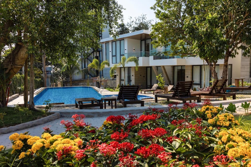 Property building, Swimming pool