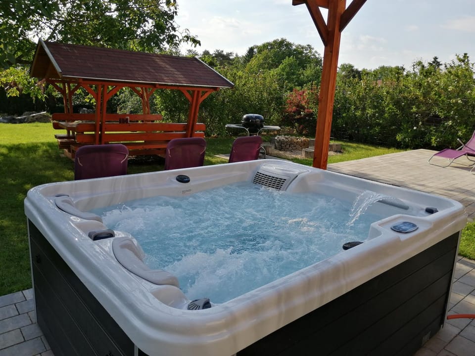 Hot Tub, Hot Tub