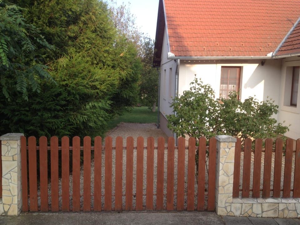 Facade/entrance, Garden