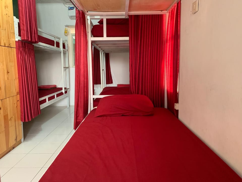 Bedroom, bunk bed