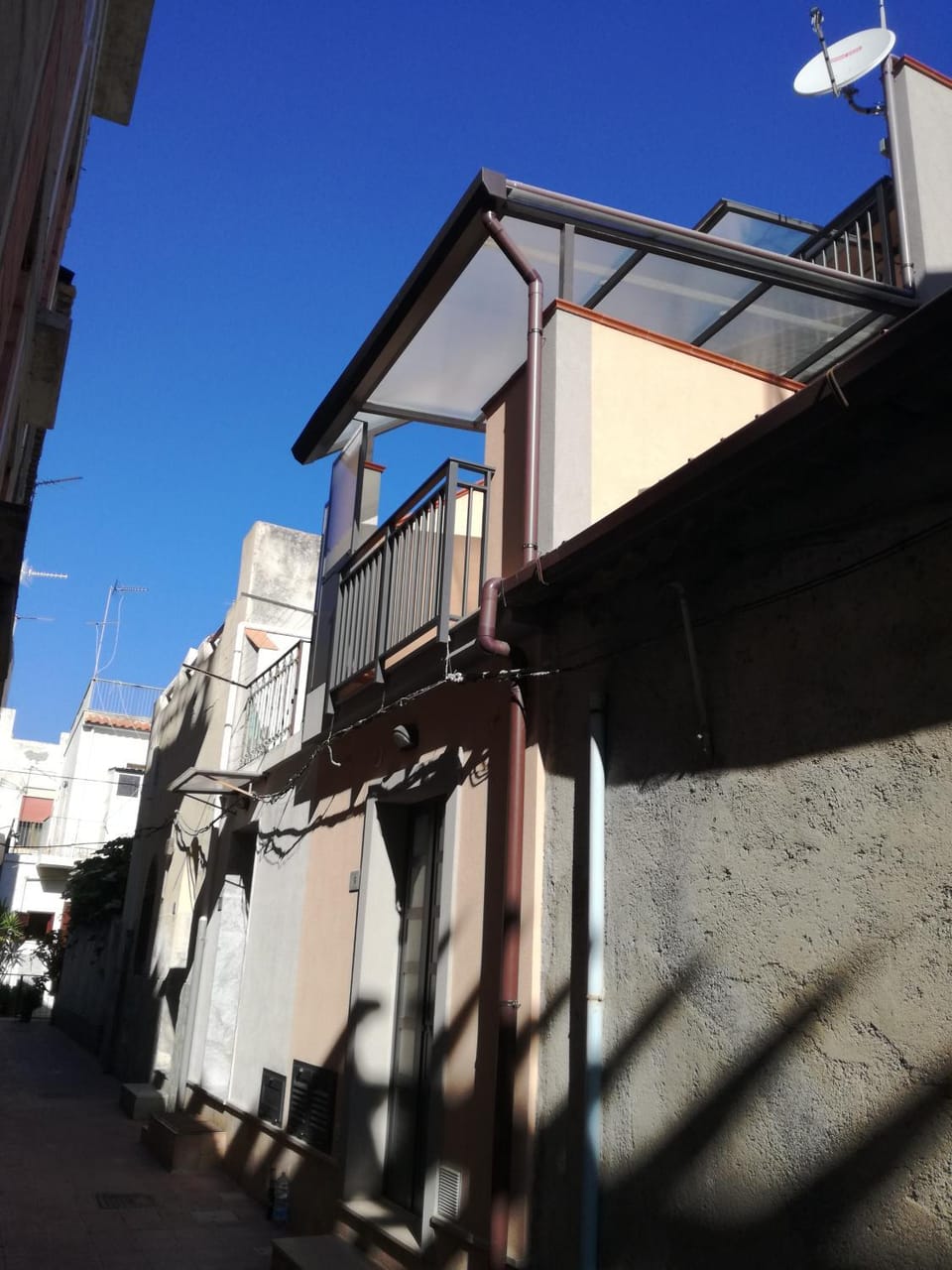 Facade/entrance