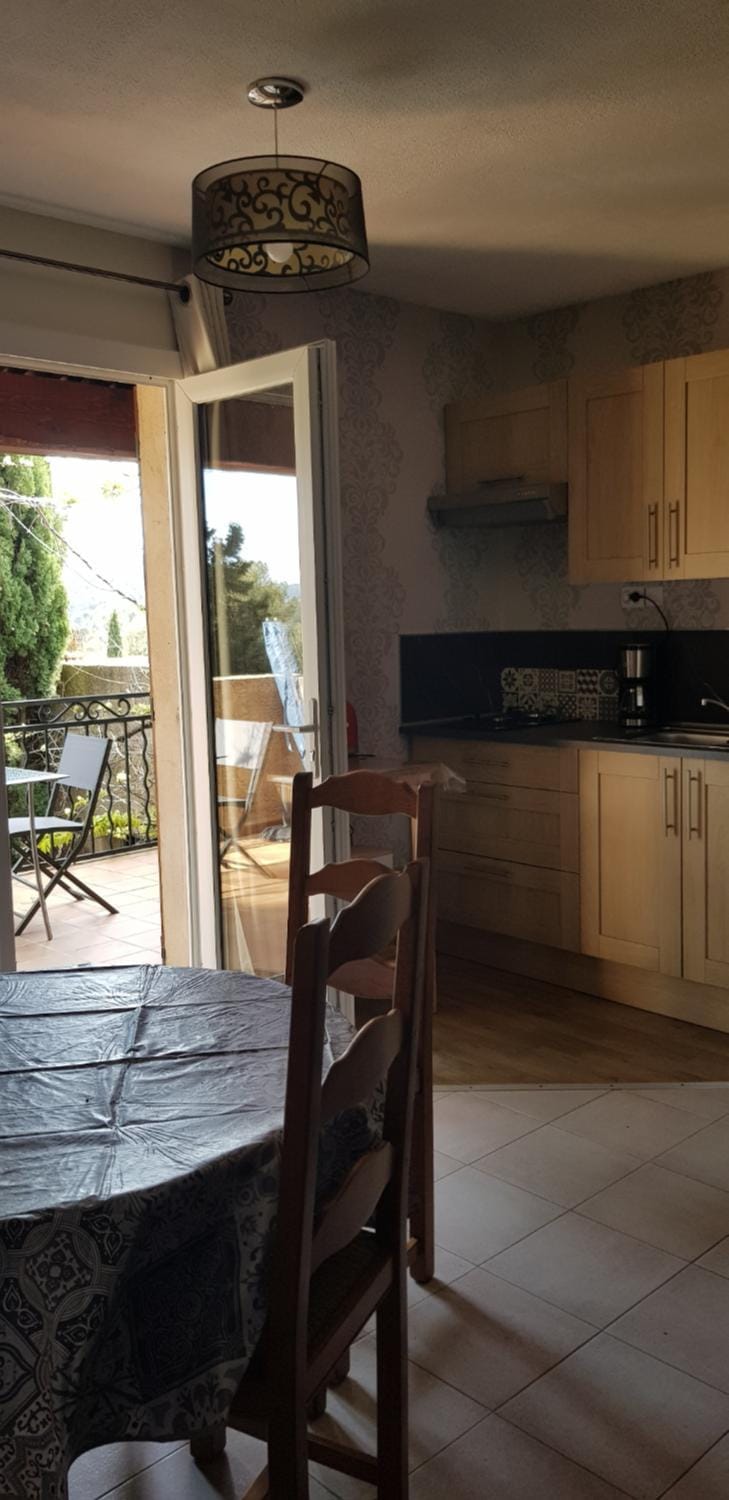 Kitchen or kitchenette, stove