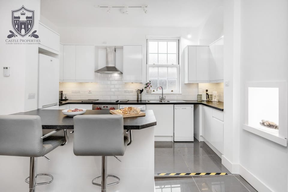 Kitchen or kitchenette, kitchen, kitchen