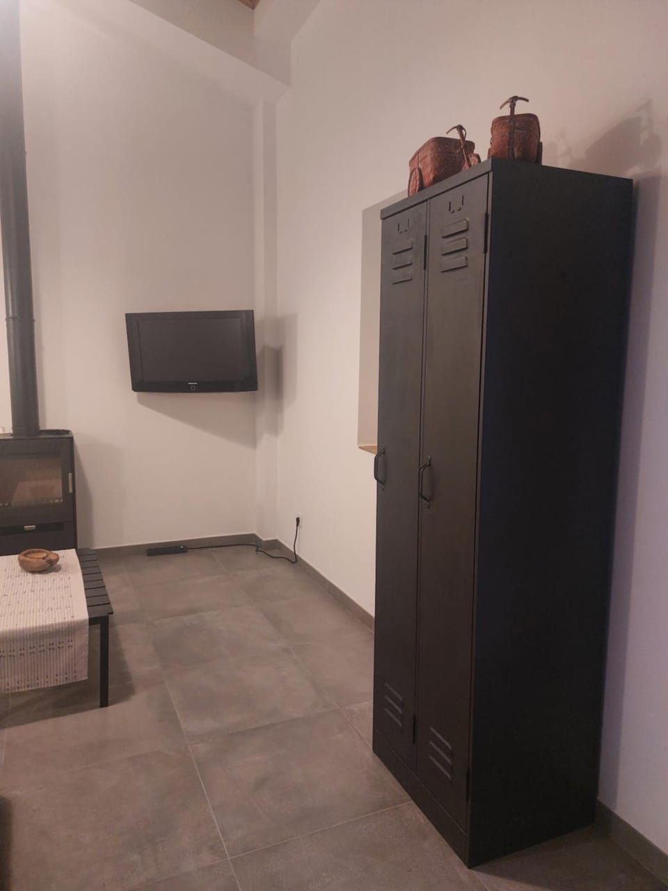 Communal lounge/ TV room, TV and multimedia, wardrobe