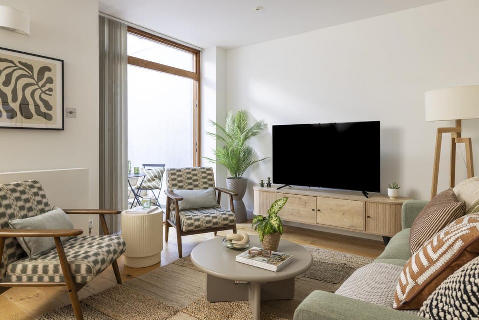 Communal lounge/ TV room, Living room