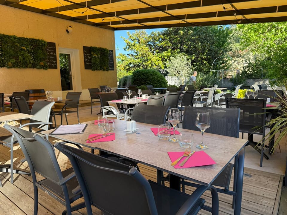 Hôtel Restaurant La Désirade Hotel in Auvergne-Rhône-Alpes