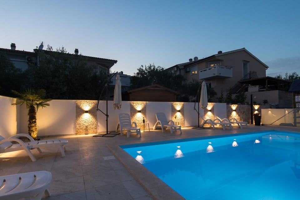 Swimming pool, Swimming pool