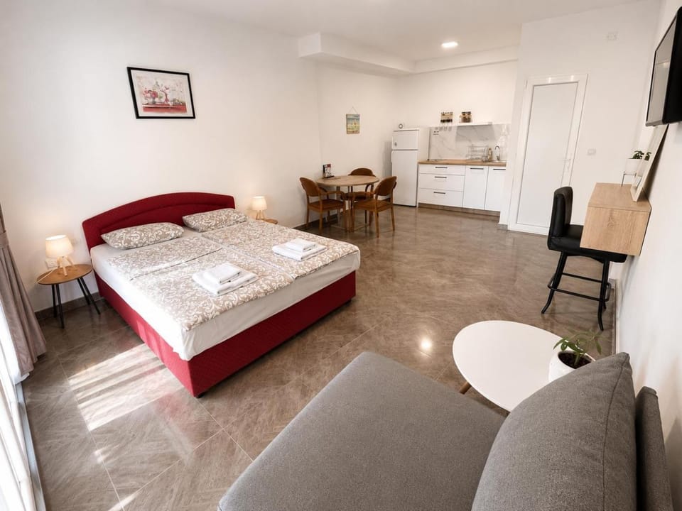 Bed, Seating area, Bedroom