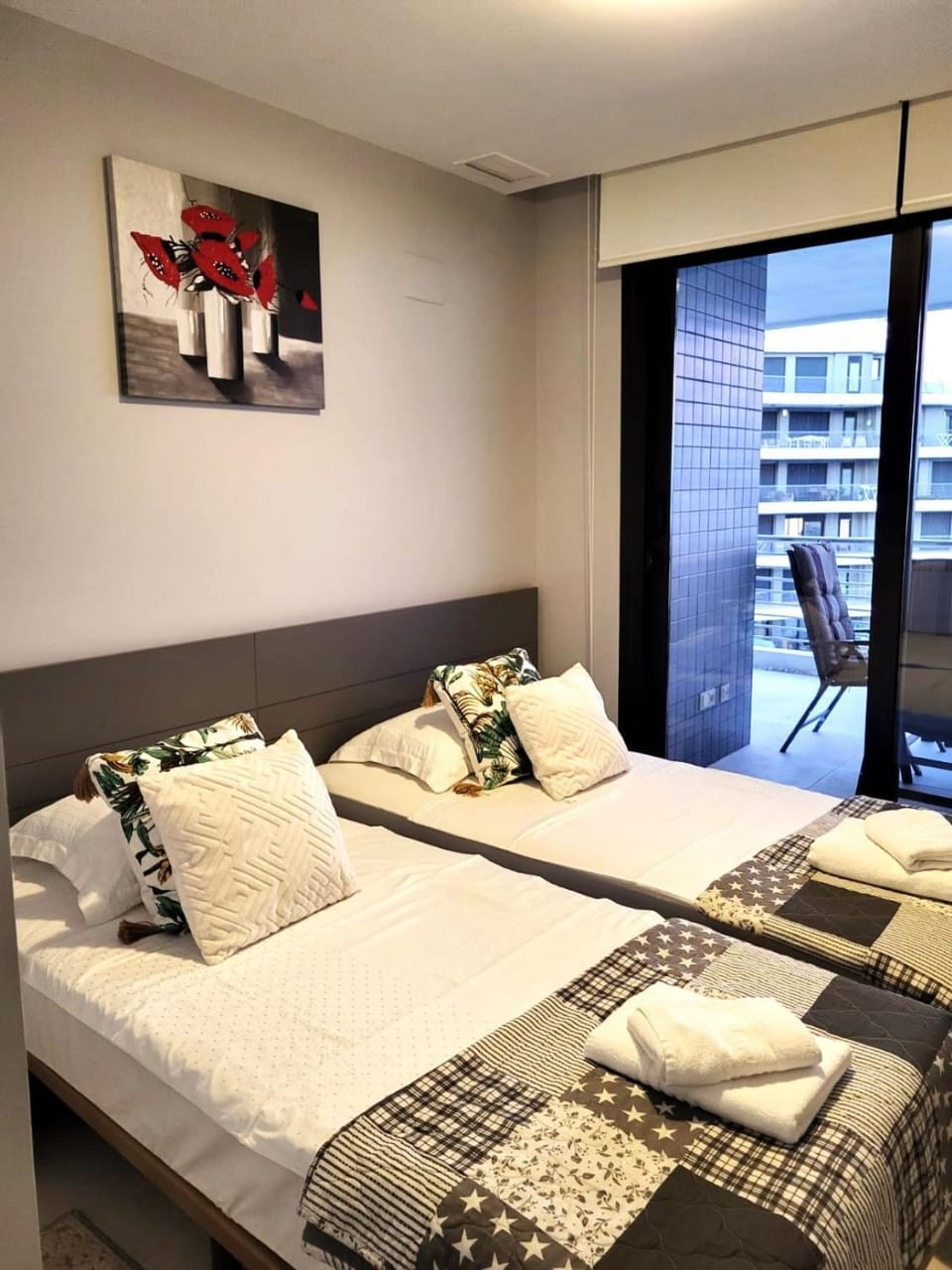 Bed, View (from property/room), Photo of the whole room, Seating area, Bedroom, Pool view, Sea view, towels