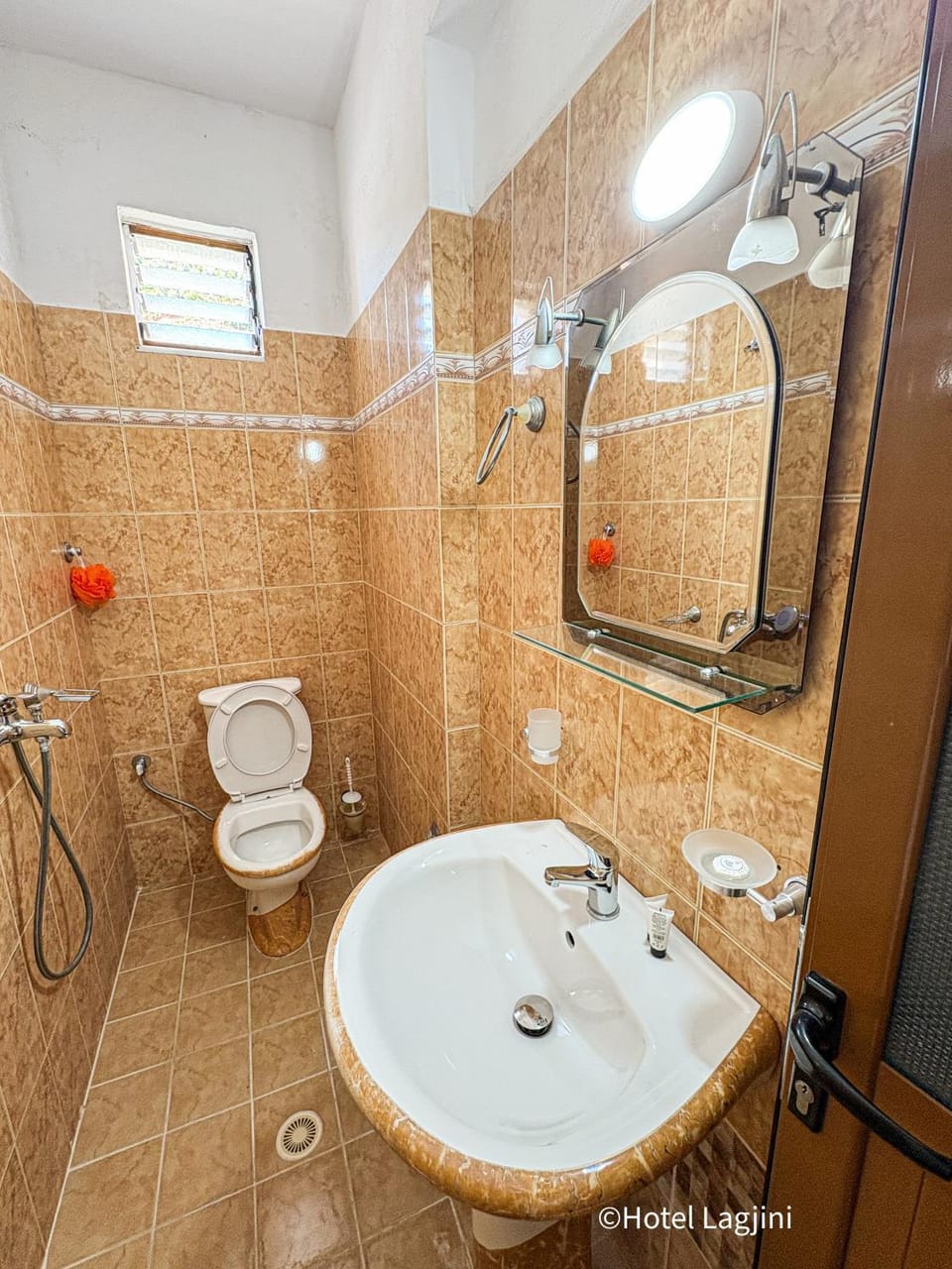 Kompleks Angjelo-Free Beach Transportation Apartment hotel in Vlorë County, Albania