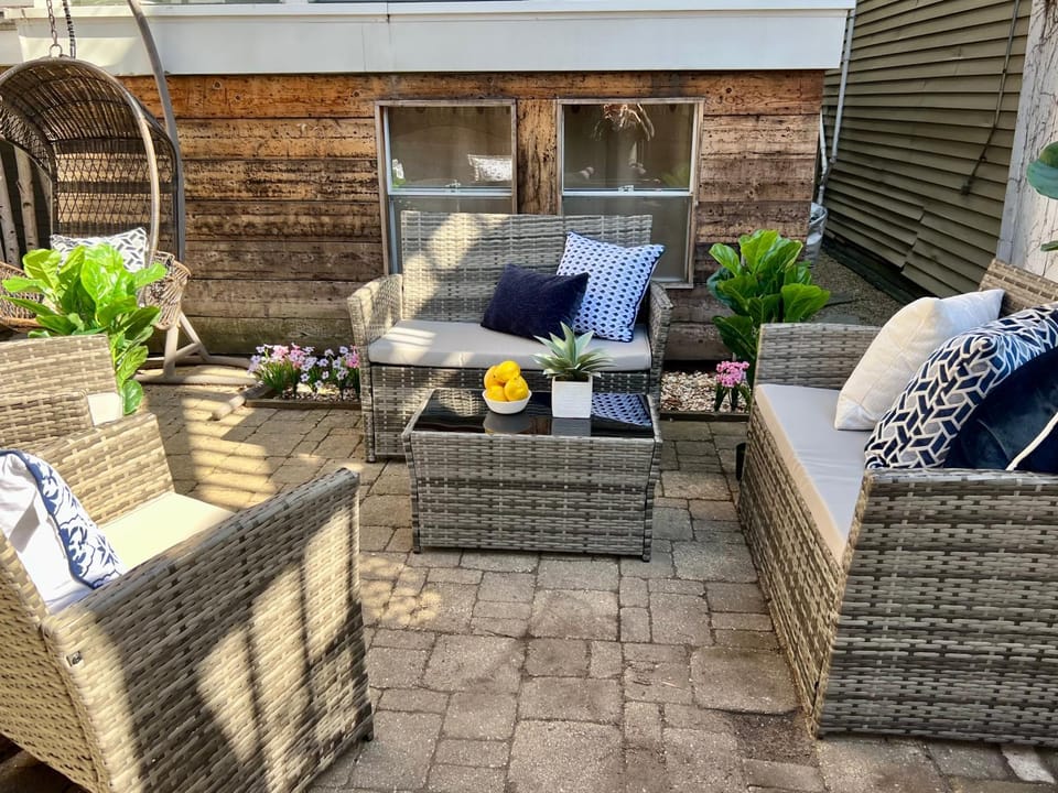 Patio, Day, Garden, Balcony/Terrace, Seating area, Garden view