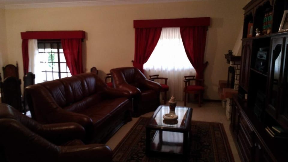 Communal lounge/ TV room, TV and multimedia, Living room, Seating area