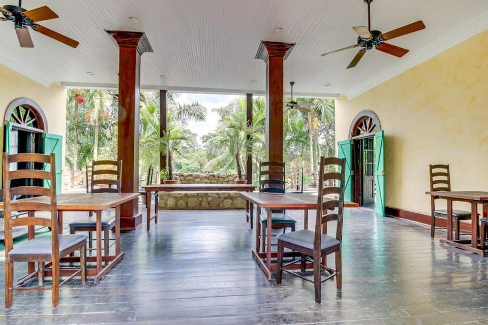 Crow's Nest Suite at Mahogany Hall -Gold Standard Certified Inn in Cayo District