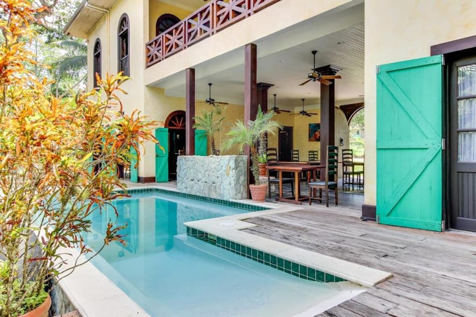 Crow's Nest Suite at Mahogany Hall -Gold Standard Certified Inn in Cayo District