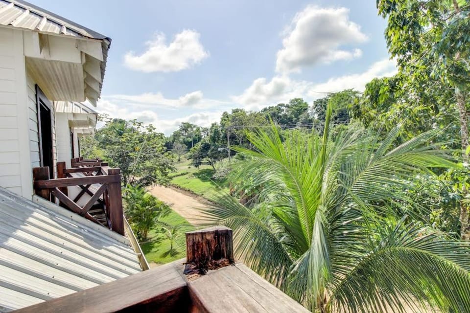 Crow's Nest Suite at Mahogany Hall -Gold Standard Certified Inn in Cayo District