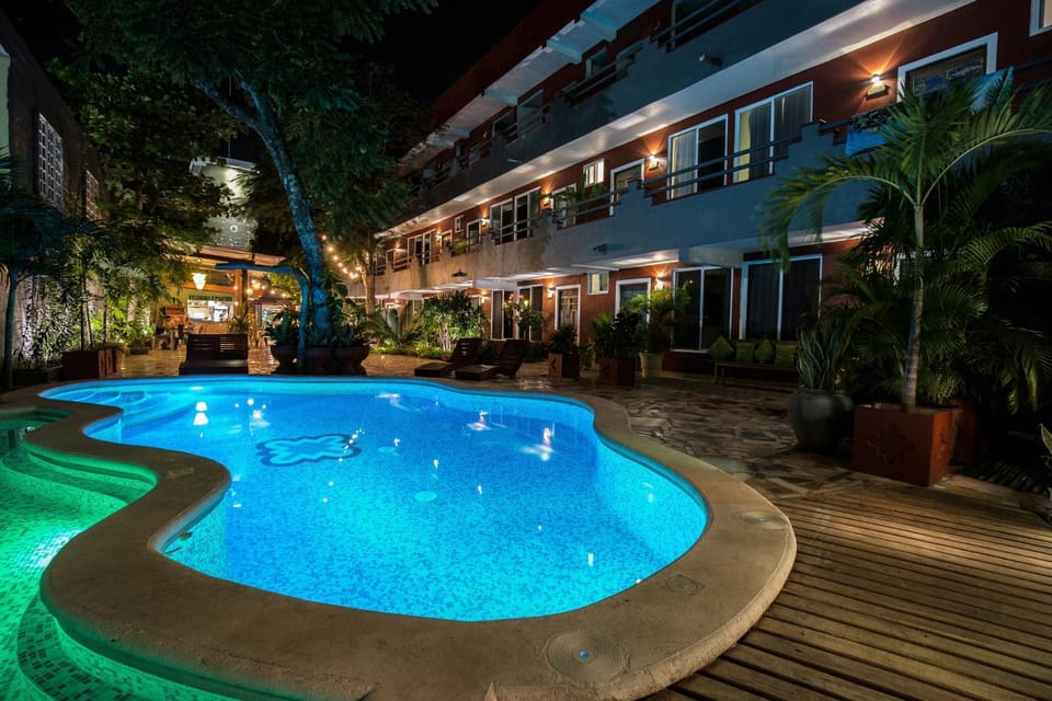 Property building, Swimming pool, Swimming pool