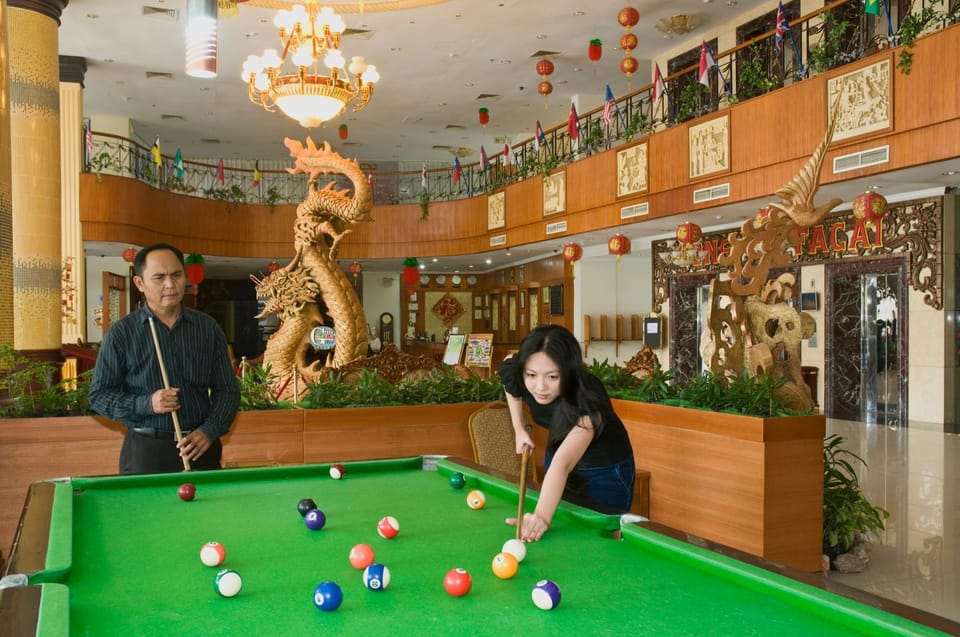 Billiard, Guests