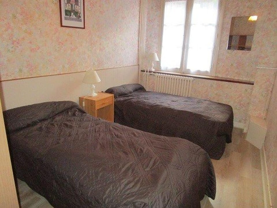 Appartement T3 à Cauterets, proche thermes, télécabine, WiFi et parking - FR-1-234-138 Cabin in Cauterets
