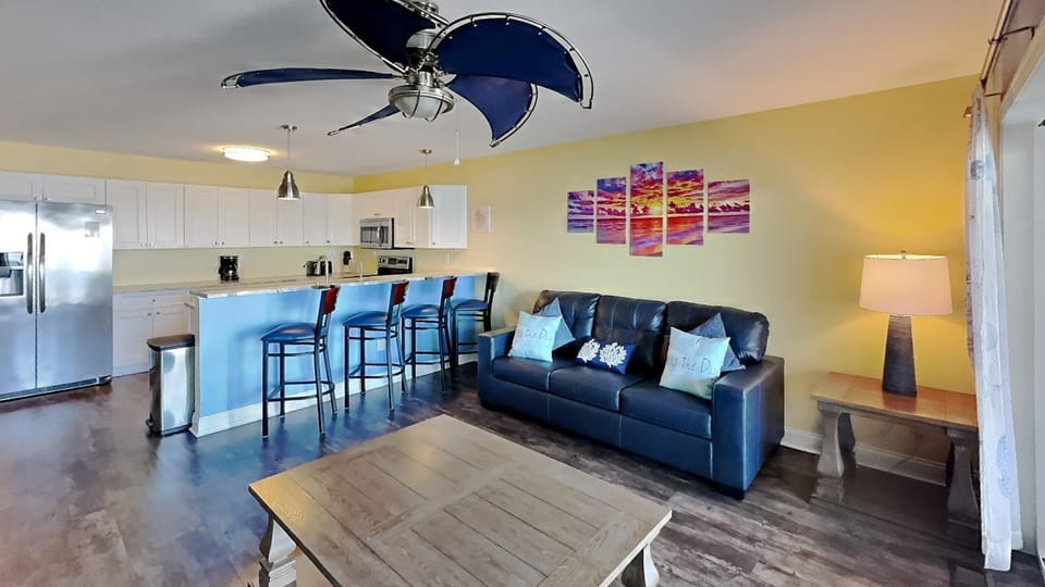 Put-in-Bay Waterfront Condo #103 House in South Bass Island