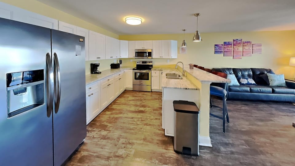 Put-in-Bay Waterfront Condo #103 House in South Bass Island