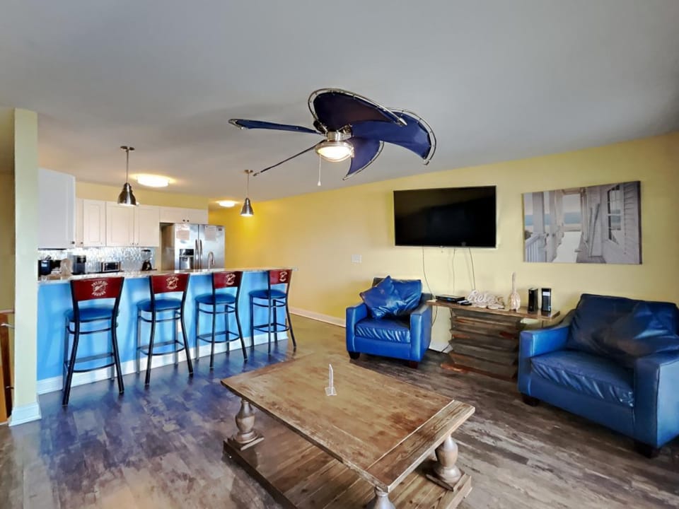 Put-In-Bay Waterfront Condo #108 House in South Bass Island