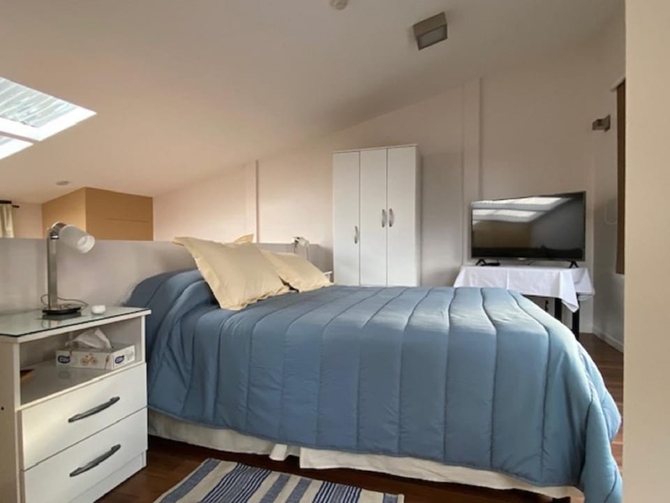 Bed, TV and multimedia, Bedroom, hair dresser, wardrobe